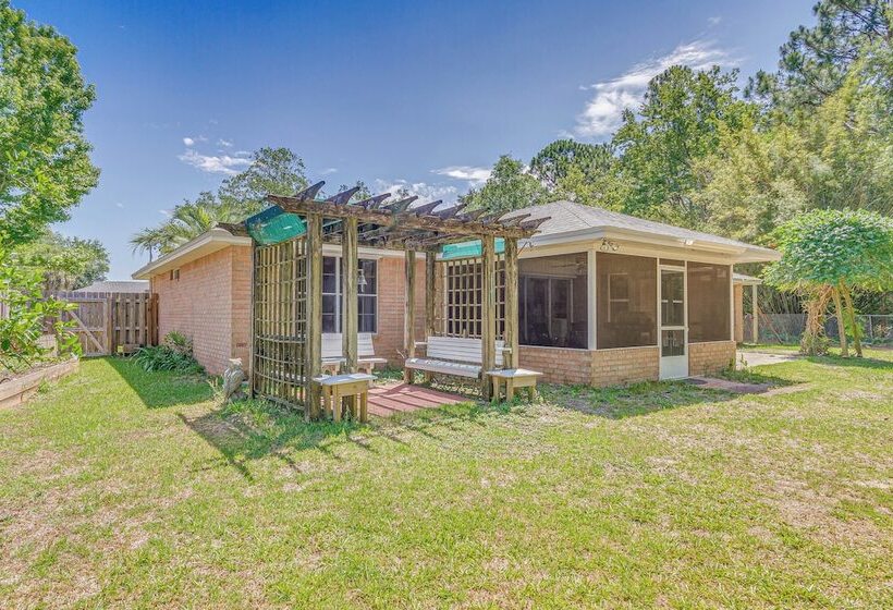 Pensacola Home W/ Large Yard: 4 Mi To Beach