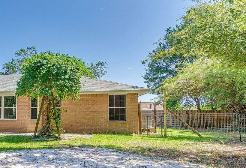 Pensacola Home W/ Large Yard: 4 Mi To Beach