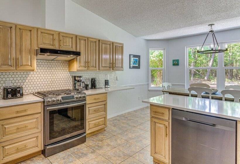 Pensacola Home W/ Large Yard: 4 Mi To Beach