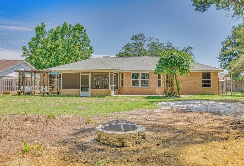 Pensacola Home W/ Large Yard: 4 Mi To Beach