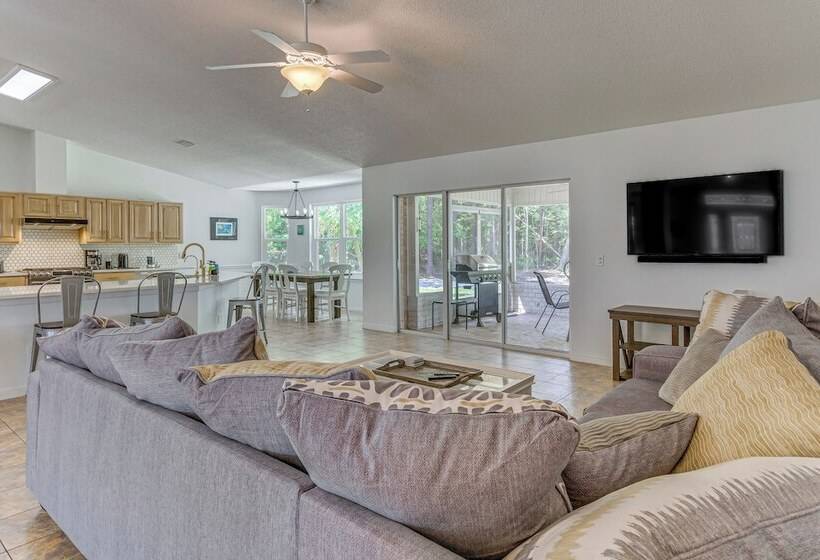 Pensacola Home W/ Large Yard: 4 Mi To Beach