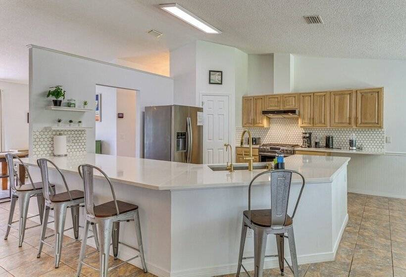 Pensacola Home W/ Large Yard: 4 Mi To Beach