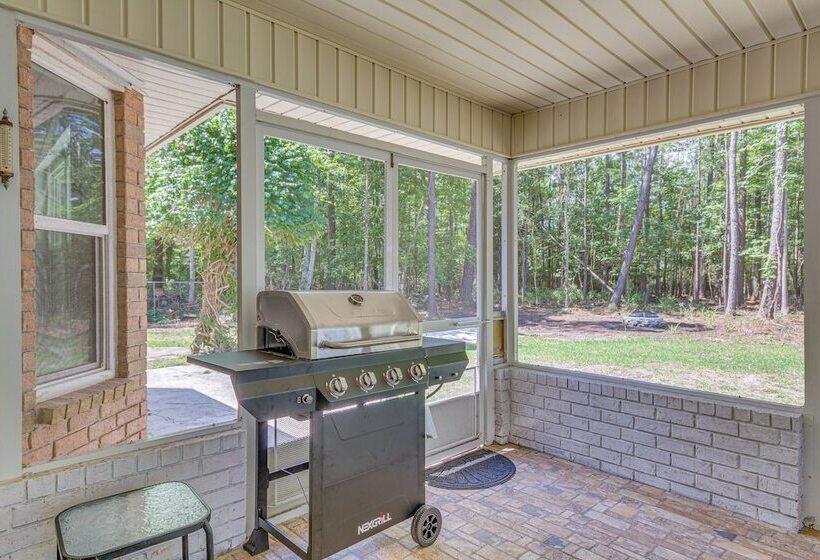 Pensacola Home W/ Large Yard: 4 Mi To Beach