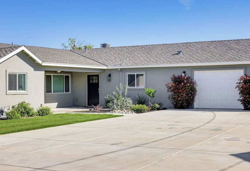 Pet Friendly Hughson Getaway, 9 Mi To Modesto!