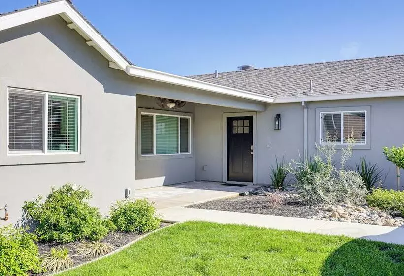 Pet Friendly Hughson Getaway, 9 Mi To Modesto!