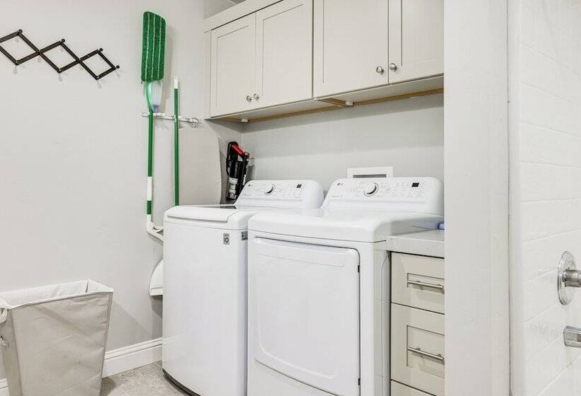 Pet Friendly Hughson Getaway, 9 Mi To Modesto!