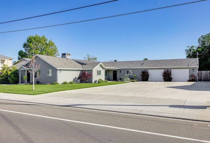 Pet Friendly Hughson Getaway, 9 Mi To Modesto!