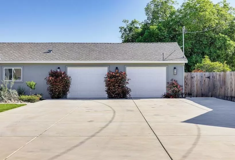 Pet Friendly Hughson Getaway, 9 Mi To Modesto!