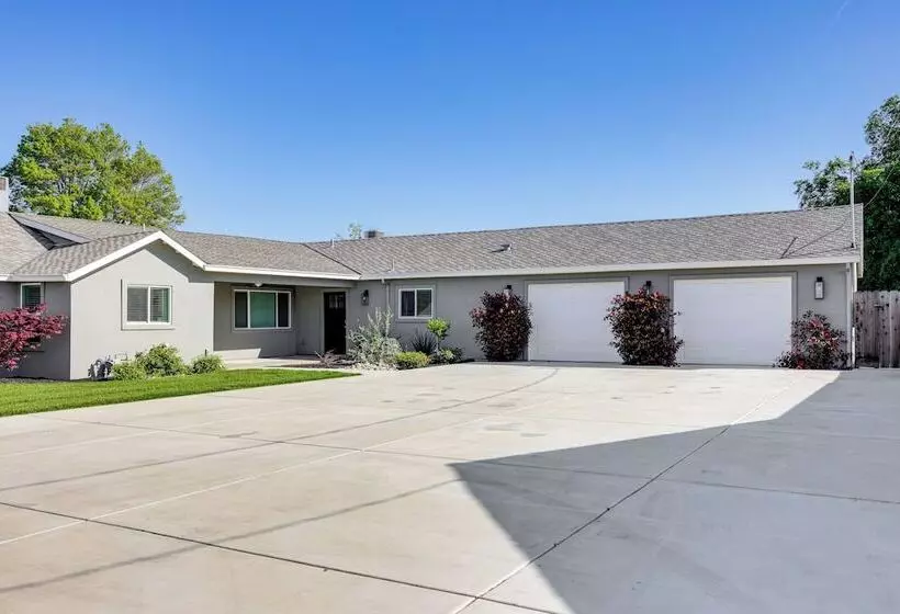 Pet Friendly Hughson Getaway, 9 Mi To Modesto!