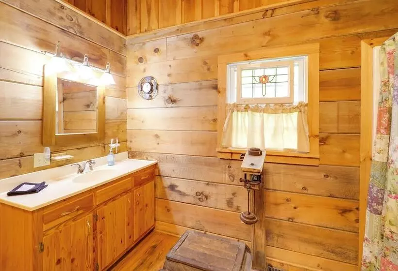 Near Lake Lure: Quiet Cabin W/ Deck & Trail Access