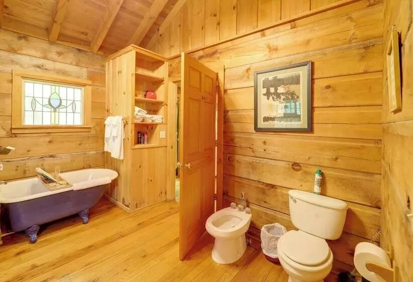 Near Lake Lure: Quiet Cabin W/ Deck & Trail Access