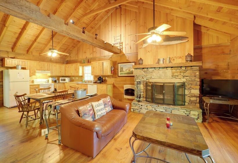 Near Lake Lure: Quiet Cabin W/ Deck & Trail Access