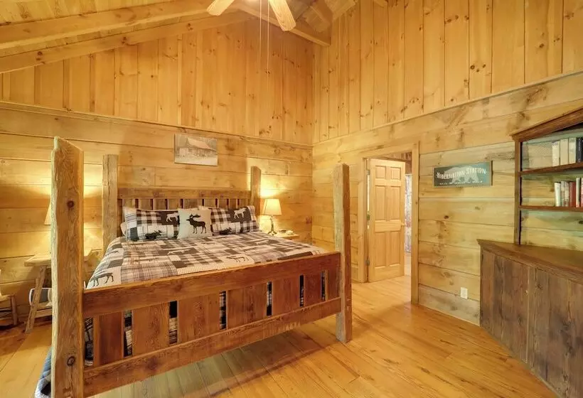 Near Lake Lure: Quiet Cabin W/ Deck & Trail Access