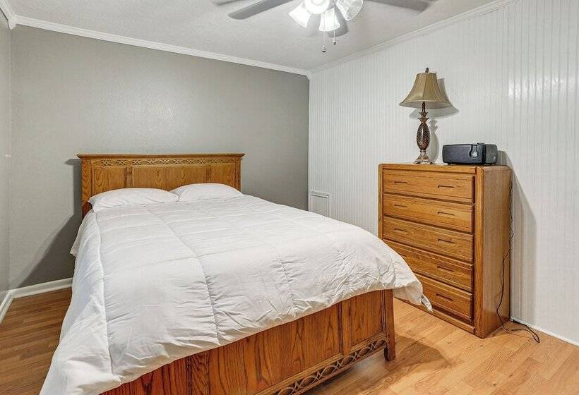 Quiet Family Home W/ Yard ~ 15 Mi To Galveston!