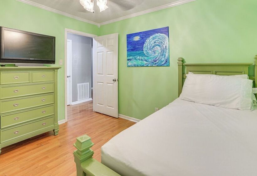 Quiet Family Home W/ Yard ~ 15 Mi To Galveston!