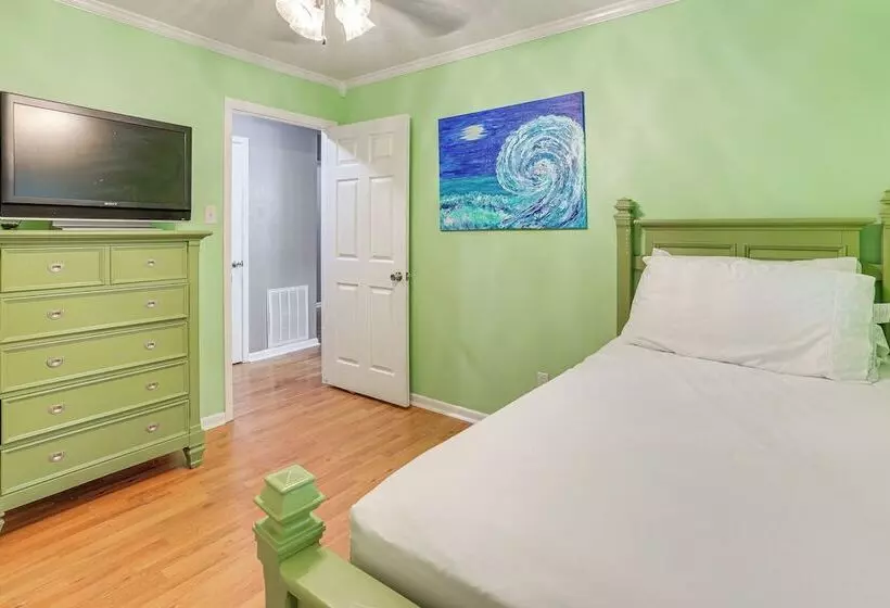 Quiet Family Home W/ Yard ~ 15 Mi To Galveston!