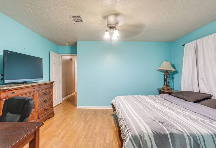 Quiet Family Home W/ Yard ~ 15 Mi To Galveston!