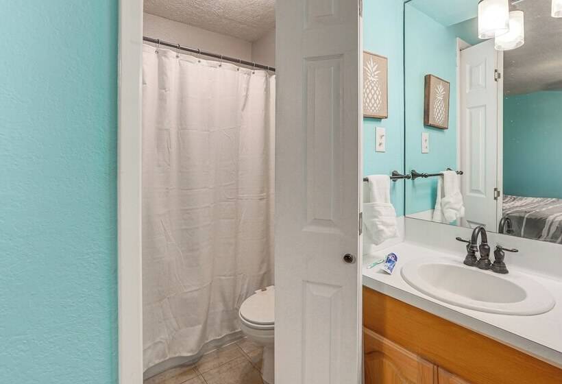 Quiet Family Home W/ Yard ~ 15 Mi To Galveston!