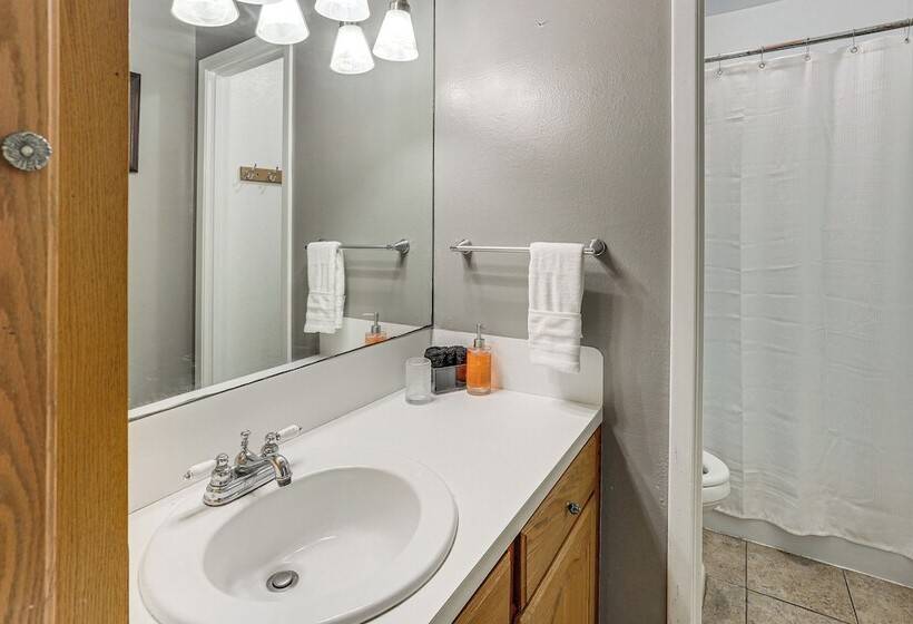 Quiet Family Home W/ Yard ~ 15 Mi To Galveston!