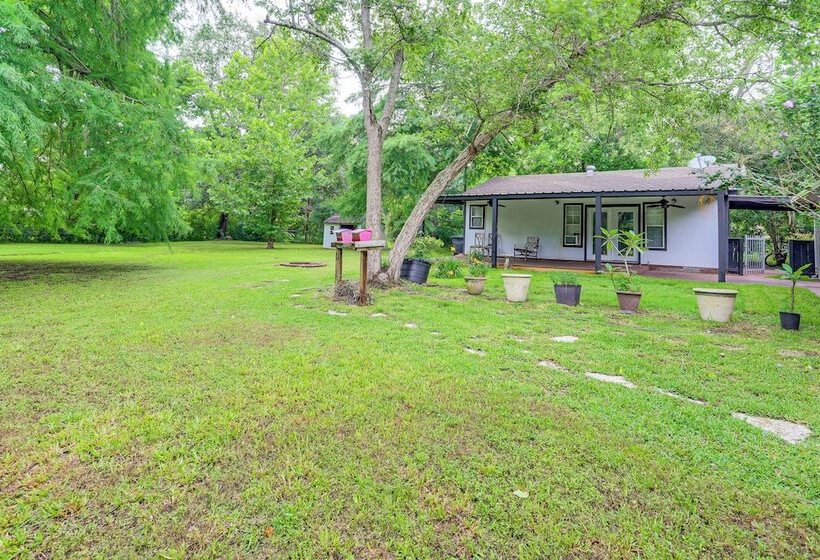 Quiet Family Home W/ Yard ~ 15 Mi To Galveston!