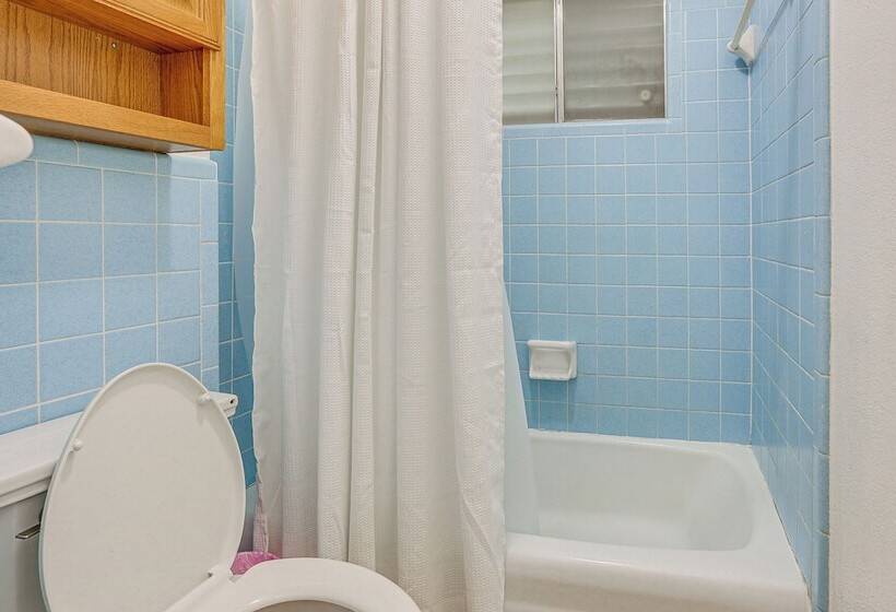 Quiet Family Home W/ Yard ~ 15 Mi To Galveston!