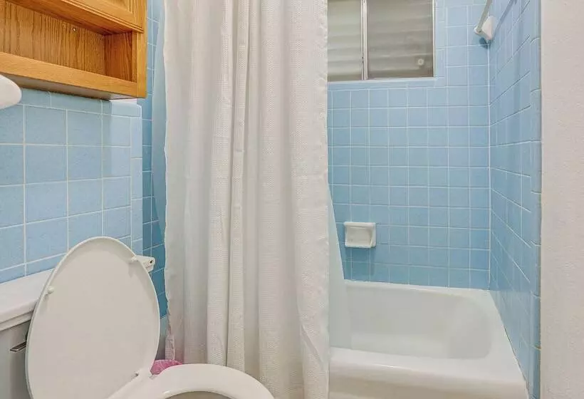 Quiet Family Home W/ Yard ~ 15 Mi To Galveston!
