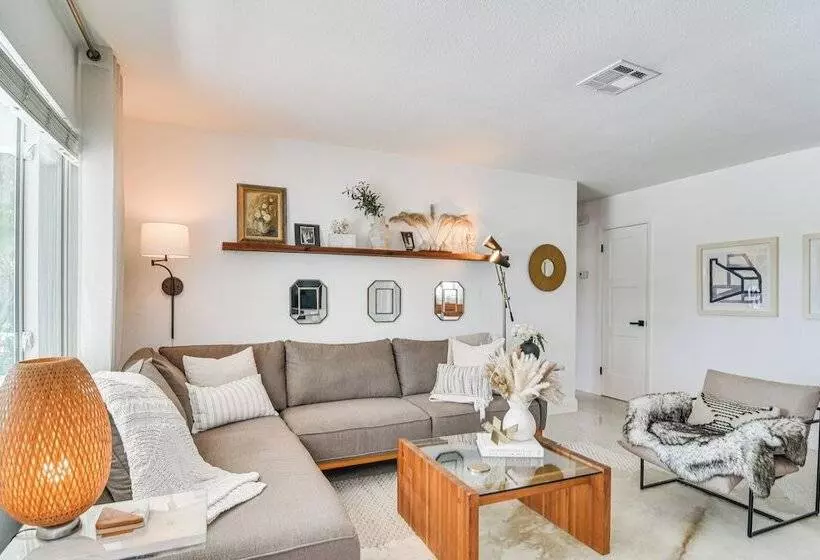 Redington Beach Coastal Retreat   Walk To Beach!