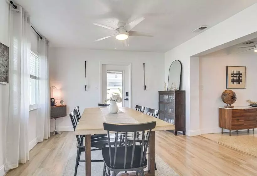 Redington Beach Coastal Retreat   Walk To Beach!