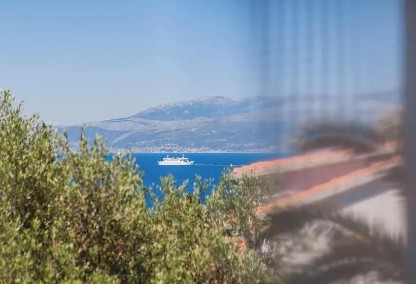 Residenssi Impeccable 3 Bed House In Supetar