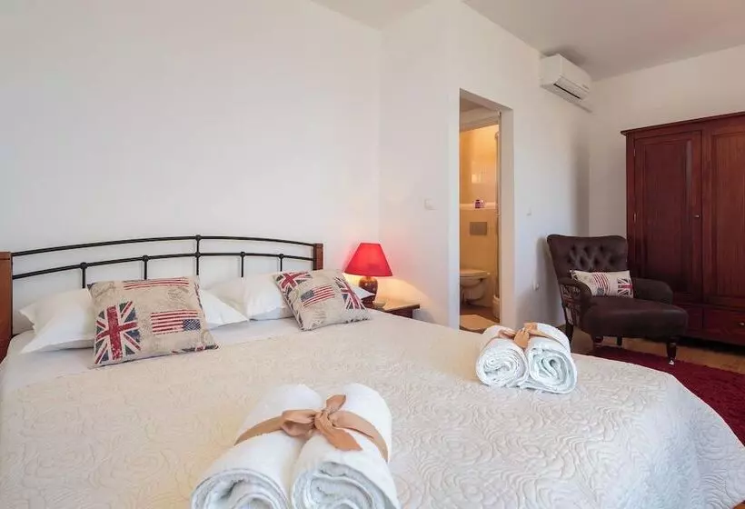 Residenssi Impeccable 3 Bed House In Supetar