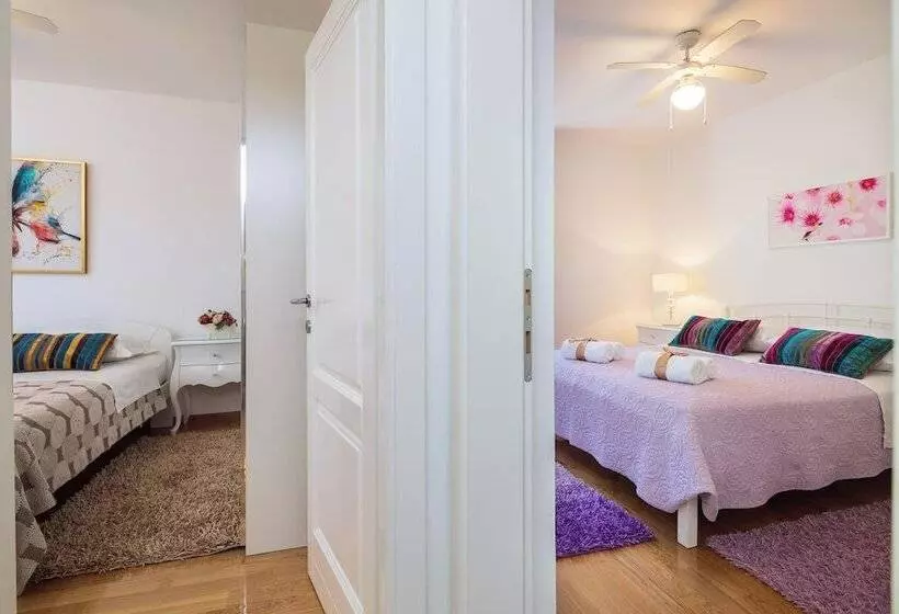 Residenssi Impeccable 3 Bed House In Supetar