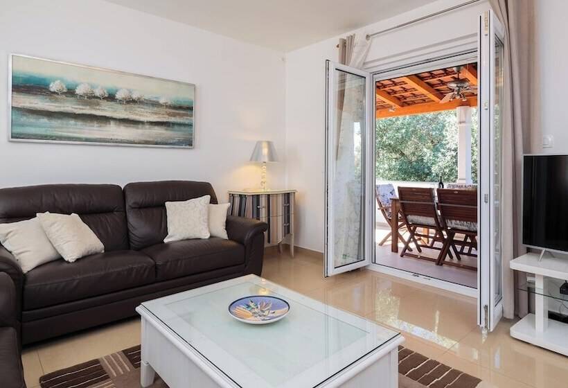 住所 Impeccable 3 Bed House In Supetar