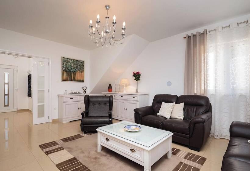 住所 Impeccable 3 Bed House In Supetar