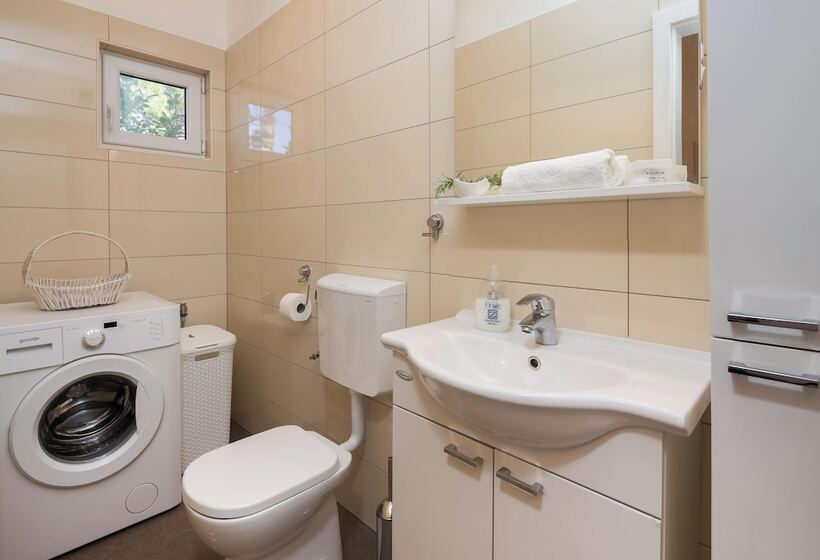 住所 Impeccable 3 Bed House In Supetar