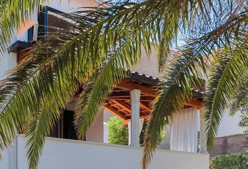 Residenssi Impeccable 3 Bed House In Supetar