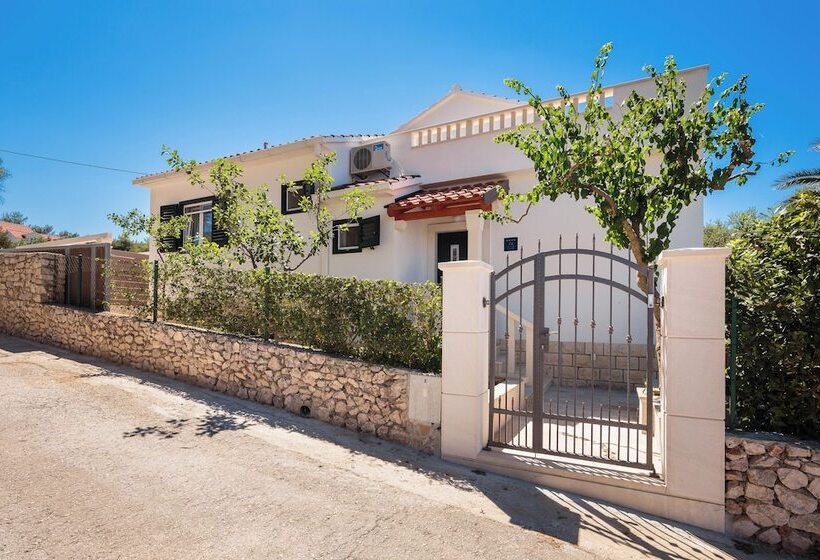 住所 Impeccable 3 Bed House In Supetar