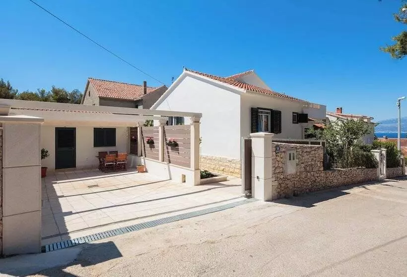 Residenssi Impeccable 3 Bed House In Supetar
