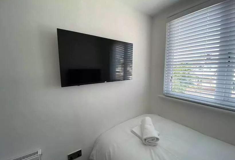 Residenssi Lovely Refurbished 3 Bed House In Liverpool