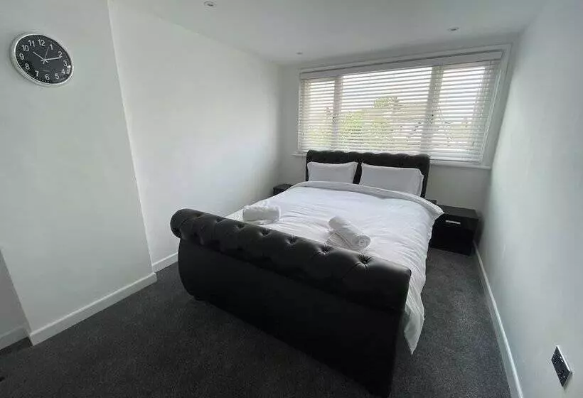 Residenssi Lovely Refurbished 3 Bed House In Liverpool