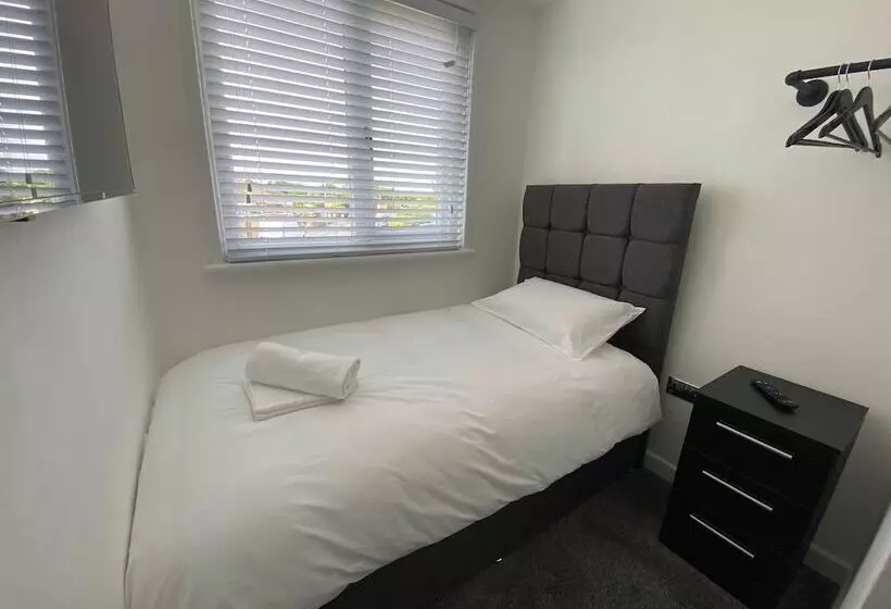 Residenssi Lovely Refurbished 3 Bed House In Liverpool