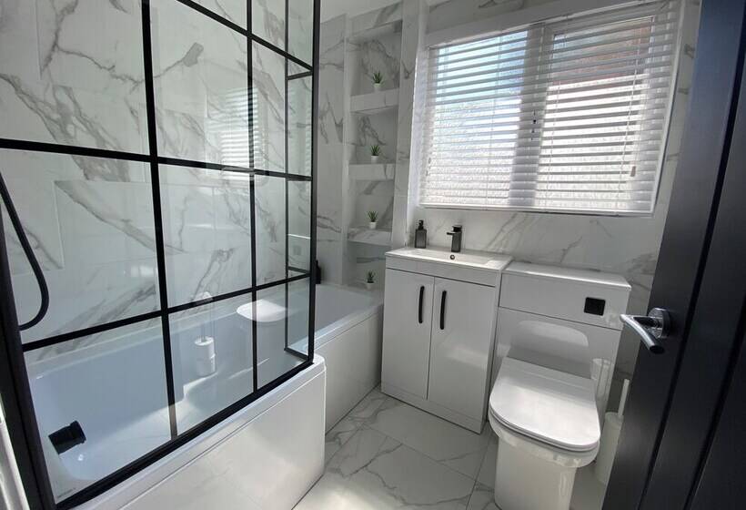 レジデンス Lovely Refurbished 3 Bed House In Liverpool