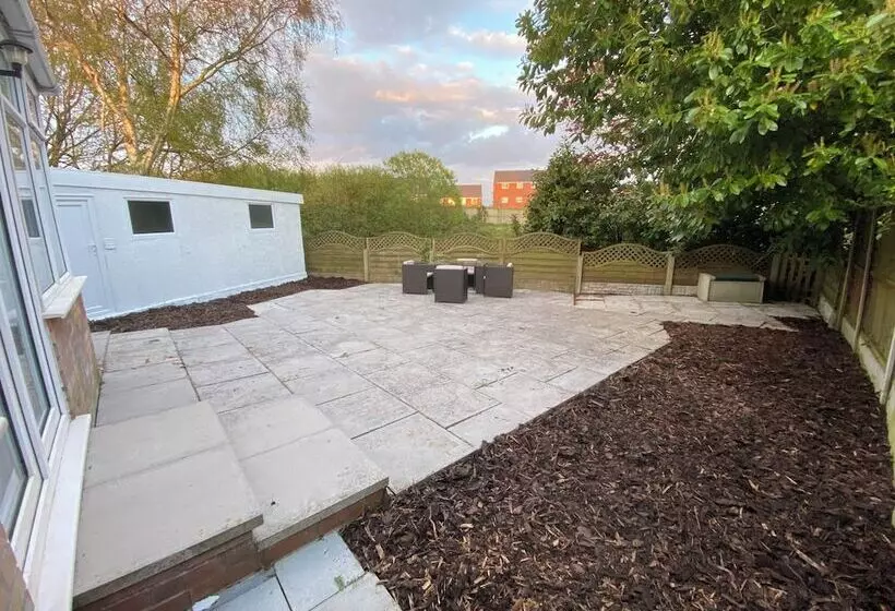 Residenssi Lovely Refurbished 3 Bed House In Liverpool