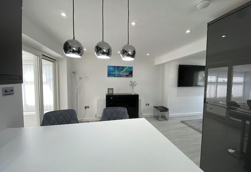 レジデンス Lovely Refurbished 3 Bed House In Liverpool