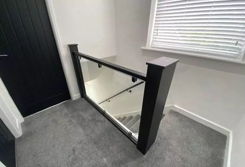 Residenssi Lovely Refurbished 3 Bed House In Liverpool