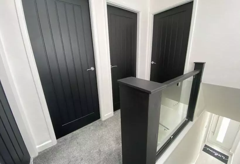 Residenssi Lovely Refurbished 3 Bed House In Liverpool