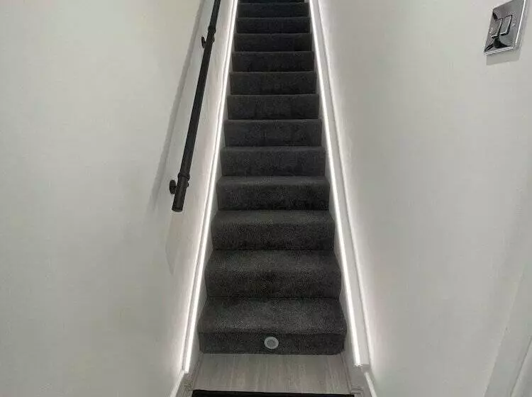 Residenssi Lovely Refurbished 3 Bed House In Liverpool