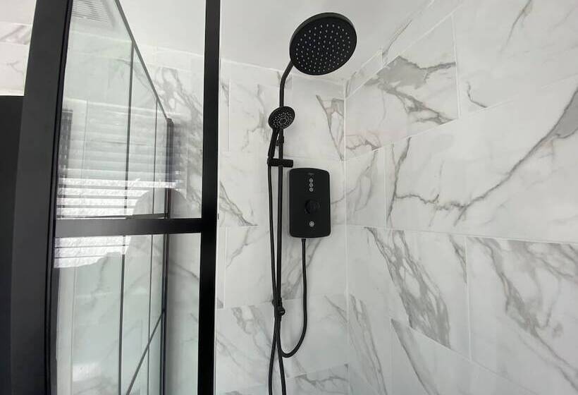 レジデンス Lovely Refurbished 3 Bed House In Liverpool