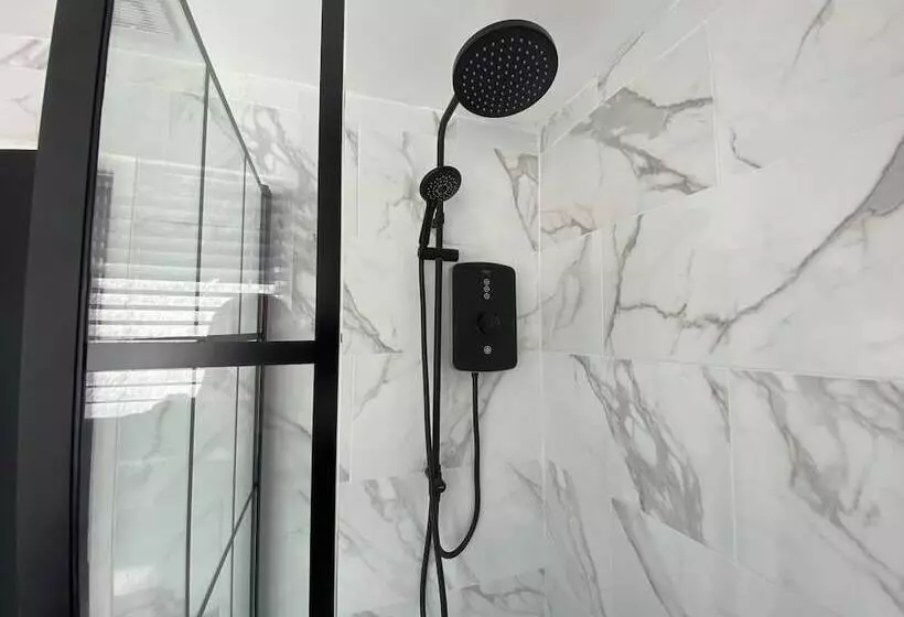 Residenssi Lovely Refurbished 3 Bed House In Liverpool