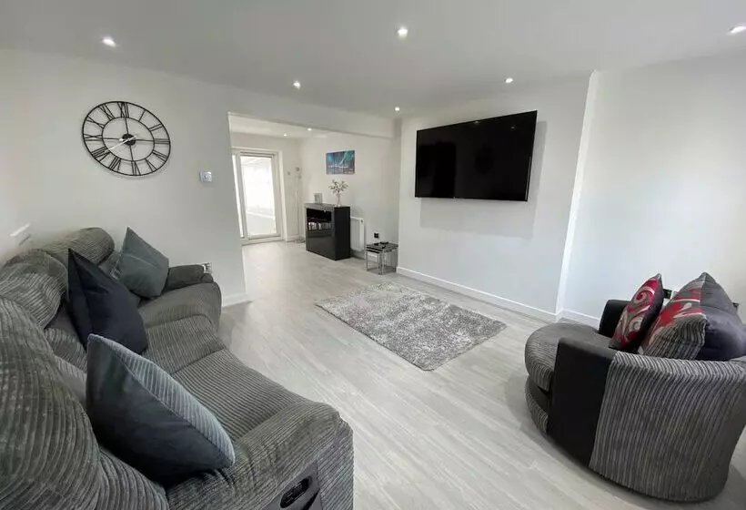 Residenssi Lovely Refurbished 3 Bed House In Liverpool