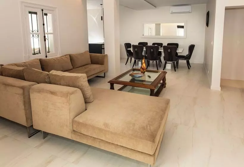 اقامتگاه Luxury House Villa Devoto